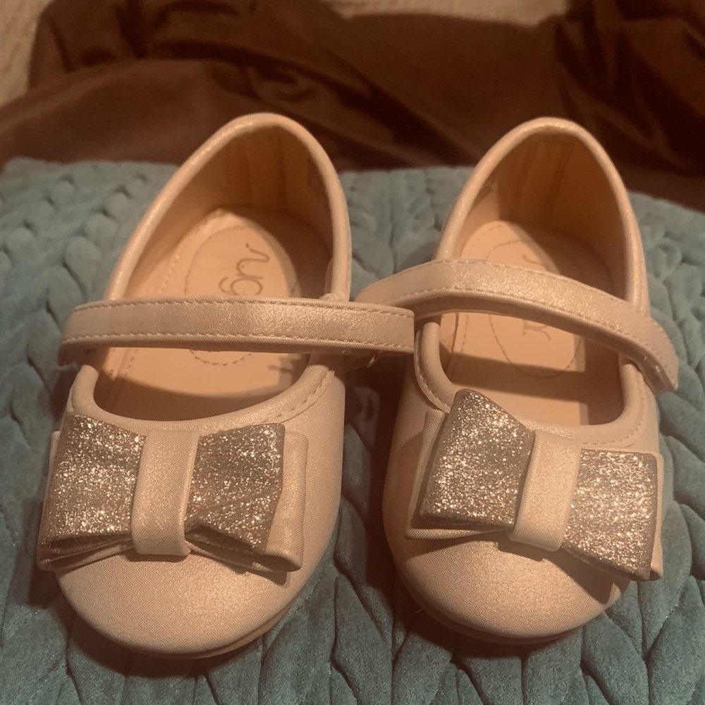 Sugar brand toddler girls size 6 rose gold/pink shoes